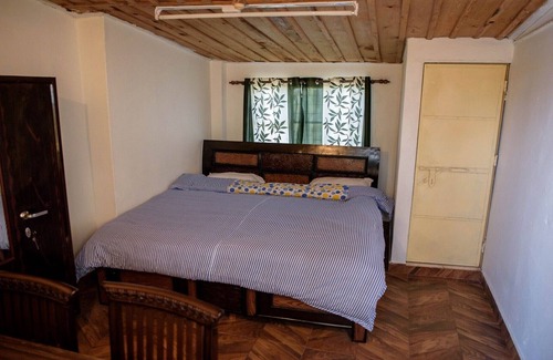 Dehradun House | Private Room near Woodstock School