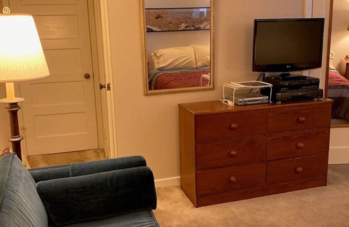 Easton Addition Bed & Breakfast | Private room, private entrance in a redwood grove setting