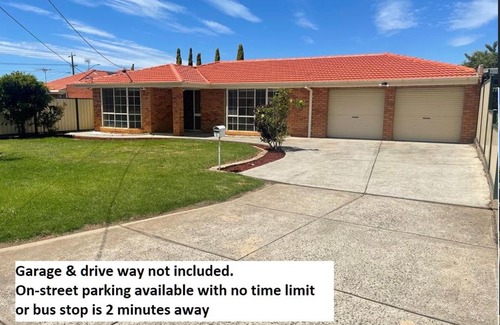 Kings Park House | Private room with kitchen&laundry