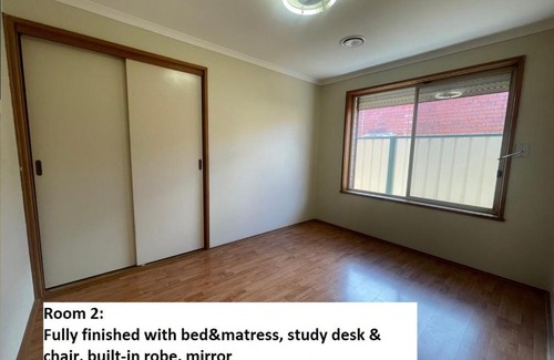 Kings Park House | Private room with kitchen&laundry