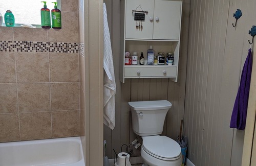 Negreet House | Private Rooms -Medical Staff/Professional/Fishing Pros? Sabine Riverfront!