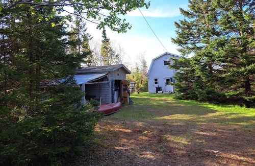Corran Ban Cottage | Private, rustic retreat 15 mins from the fun!