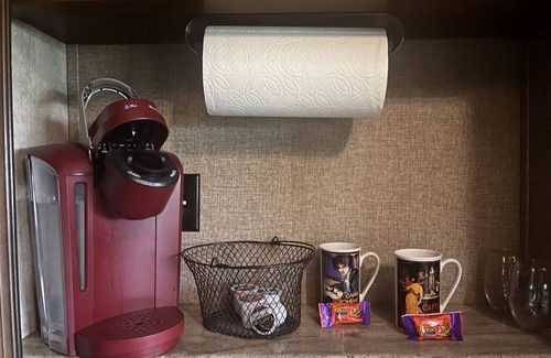 Alvadore House | Private RV Oasis- 5 Min - Eugene Airport - 15 Min - Autzen Stadium