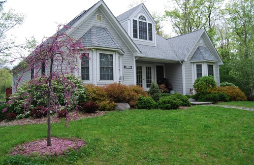 Palenville House | PRIVATE Saugerties/Catskill area Lakeside 3-Br. near Hunter Windham Woodstock