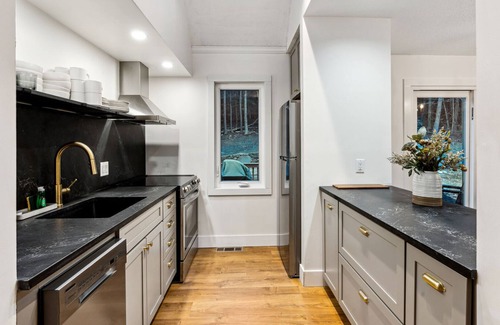 Quechee House | Private! Sauna, 3BR/2Ba, Pet-Friendly - Twin Peaks