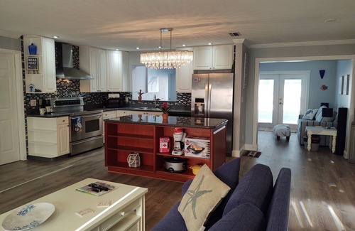 St. Petersburg - Clearwater House | Private Solar heated salt water Pool- Minutes from everything in St. Pete!