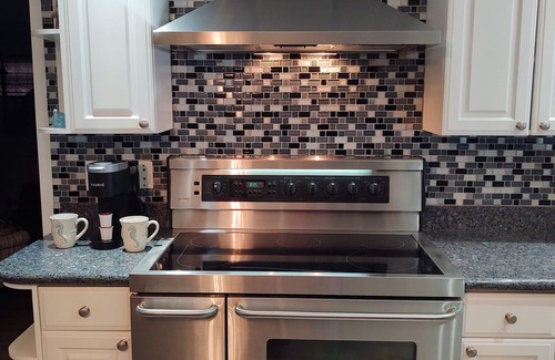 St. Petersburg - Clearwater House | Private Solar heated salt water Pool- Minutes from everything in St. Pete!