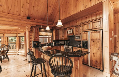 Fiddler Lake Resort Ski Chalet | Private Spa Experience, BBQ, and Game Room