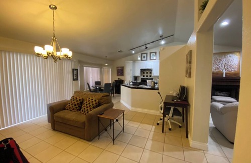 Whitney Ranch House | private space in a home with shared pool/spa & laundry room , minutes to LAS