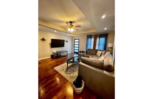 Jefferson Park House | Private, Spacious, and Relaxing Compound