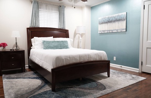 Jefferson Park House | Private, Spacious, and Relaxing Compound