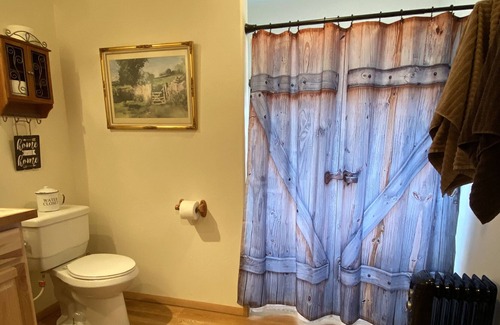 Lazear House | Private Studio Bunk House on 70 acre horse ranch