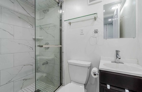 Brampton House | Private studio unit close to transit