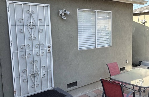 North Hollywood Apartment | Private Studio GuestHouse With Everything!