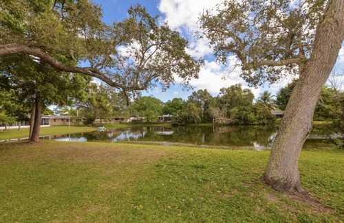 Lakewood Park Apartment | Private Studio with Shared Pool 15 minutes to Vero Beaches and Fort Pierce Inlet