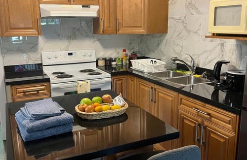 Sunset Apartment | Private suite 1 bed 1 bath 15 mins YVR and downtown 舒适安静