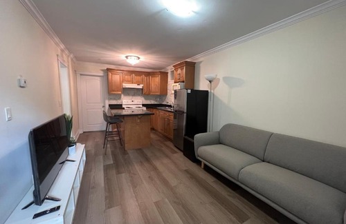 Sunset Apartment | Private suite 1 bed 1 bath 15 mins YVR and downtown 舒适安静