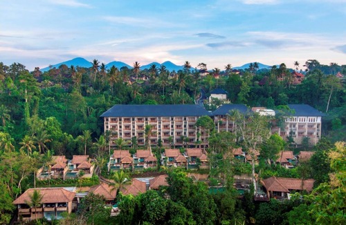 Sambahan Boat Rental | Private suite in Ubud, sleeps 2 people, surrounded by lush green surroundings