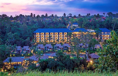 Sambahan Boat Rental | Private suite in Ubud, sleeps 2 people, surrounded by lush green surroundings