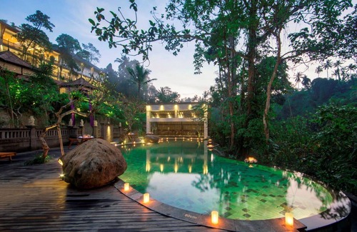 Sambahan Boat Rental | Private suite in Ubud, sleeps 2 people, surrounded by lush green surroundings