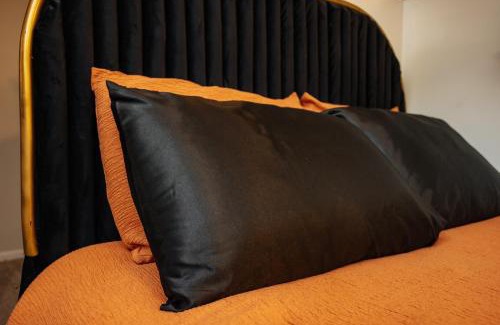 Lee's Summit House | Private Suite Near It All - Prime Location