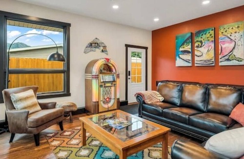 Cascade House | Private Suite on the Missouri River