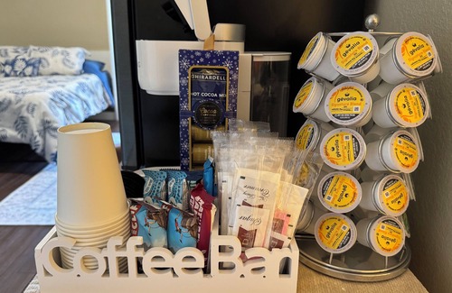 Desert Harbor Apartment | Private Suite with Pool, Cabana, HotTub, FirePit and Putting Green