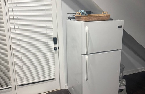 West New Haven Apartment | Private Third-Floor Attic Apartment Full Kitchen King Bed Backyard Access