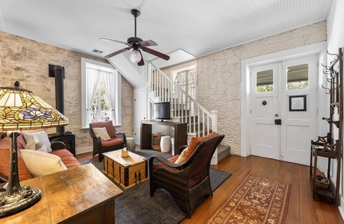 Comfort House | Private Two Bedroom House with 2 Bathrooms, Living Room, Kitchen and Porch
