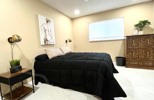 Spring Hill House | Private Unit with Shared Pool
