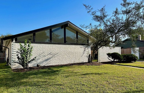 Stafford House | Private Upscale Modern Home in Meadows Place
