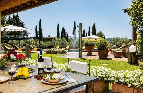 Figline e Incisa Valdarno Villa | Private Villa with private pool, hot tub, A/C, WIFI, sauna, TV, patio, close to Greve In Chianti