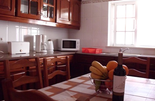 Alfarrobeira Villa | Private villa near the beach with 2 large terraces, balcony and hi-fi