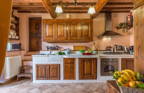 Pieve al Bagnoro Villa | Private Villa with WIFI, A/C, private pool, TV, veranda, pets allowed, parking, close to Arezzo