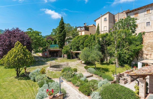 Pieve al Bagnoro Villa | Private Villa with WIFI, A/C, private pool, TV, veranda, pets allowed, parking, close to Arezzo