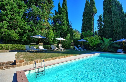 Camaiore Villa | Private Villa with A/C, WIFI, private pool, hot tub, TV, patio, panoramic view, close to Viareggio