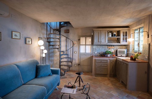 Seravezza Villa | Private Villa with A/C, sauna, WIFI, hot tub, balcony, panoramic view, close to Forte Dei Marmi