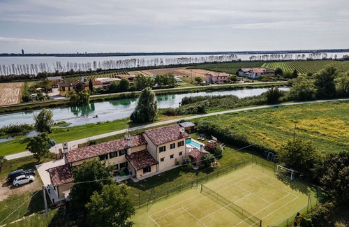 Ca' Pirami Villa | Private Villa with private pool, WIFI, A/C, hot tub, TV, pets allowed, panoramic view, parking
