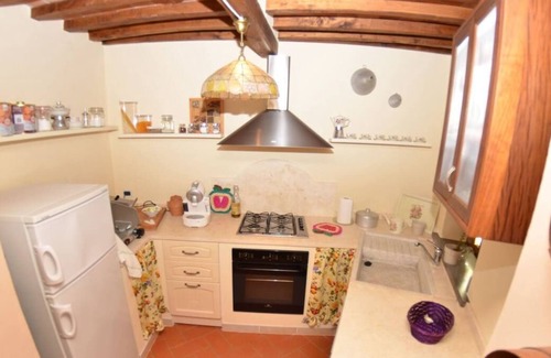 Cascine-La Croce Cottage | Private villa with swimming pool in Tuscany