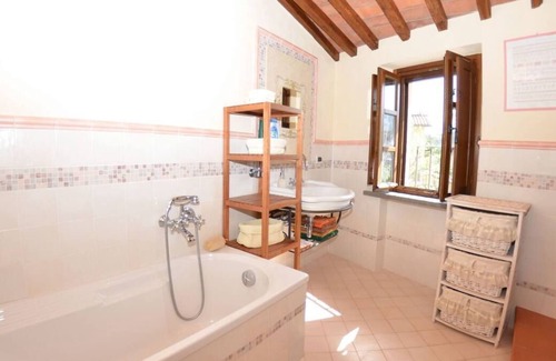 Cascine-La Croce Cottage | Private villa with swimming pool in Tuscany