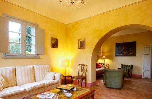 Peccioli Villa | Private villa with views over the Tuscan hills