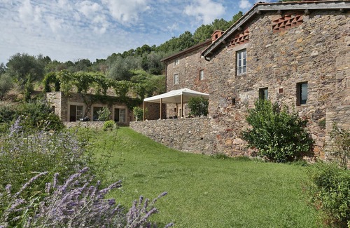Vorno Villa | Private Villa with WIFI, private pool, A/C, TV, terrace, panoramic view, parking, close to Lucca