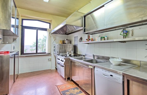 Anghiari Villa | Private Villa with WIFI, private pool, TV, balcony, panoramic view, parking, close to Arezzo