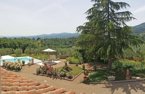 Figline e Incisa Valdarno Villa | Private Villa with WIFI, A/C, private pool, TV, terrace, panoramic view, close to Greve In Chianti