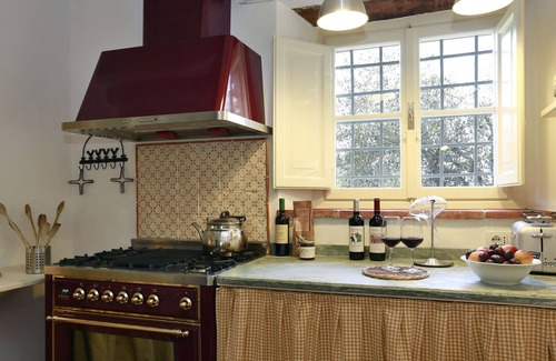 Lucca Villa | Private Villa with WIFI, private pool, A/C, TV, veranda, panoramic view, parking, close to Lucca