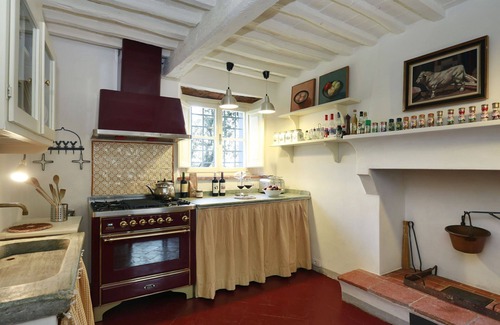 Lucca Villa | Private Villa with WIFI, private pool, A/C, TV, veranda, panoramic view, parking, close to Lucca