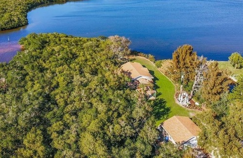 Southside Rural Community Cottage | Private Waterfront Home - Direct Access to Tampa Bay
