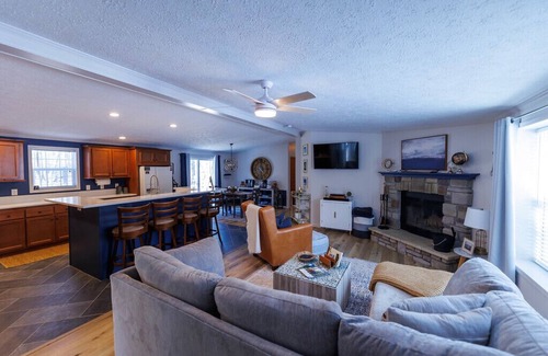 Baileys Harbor House | Private wooded lot- Updated Baileys Harbor Home