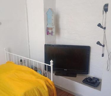 Lalendorf House | Privatzimmer ohne Komfort im historischen Bahnhof Lalendorf