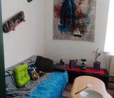 Lalendorf House | Privatzimmer ohne Komfort im historischen Bahnhof Lalendorf